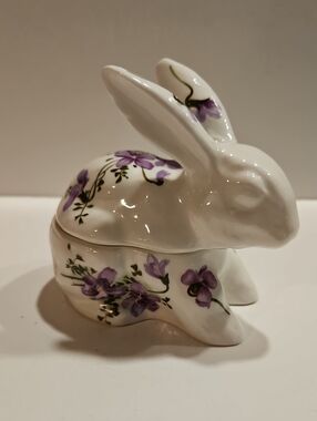 Mann Fine Bone China Bunny Trinket Box with Purple Violets Accents 4 1/2" X 4"